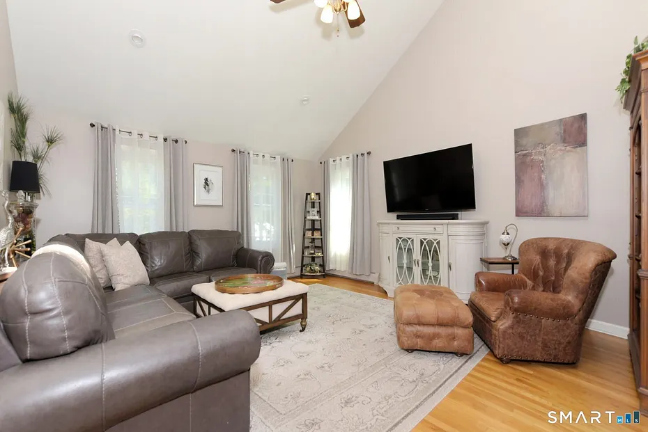 4 Sears Place Photo 10