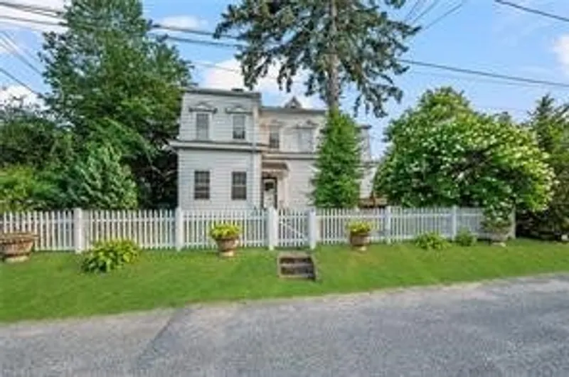 10 Hendricks Street #1 Photo 1