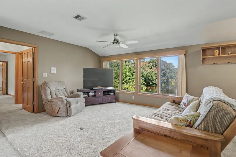 94 Tomlinson Road Photo 29