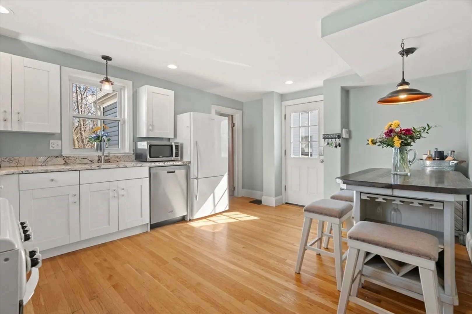 30 Rockland St Photo 1