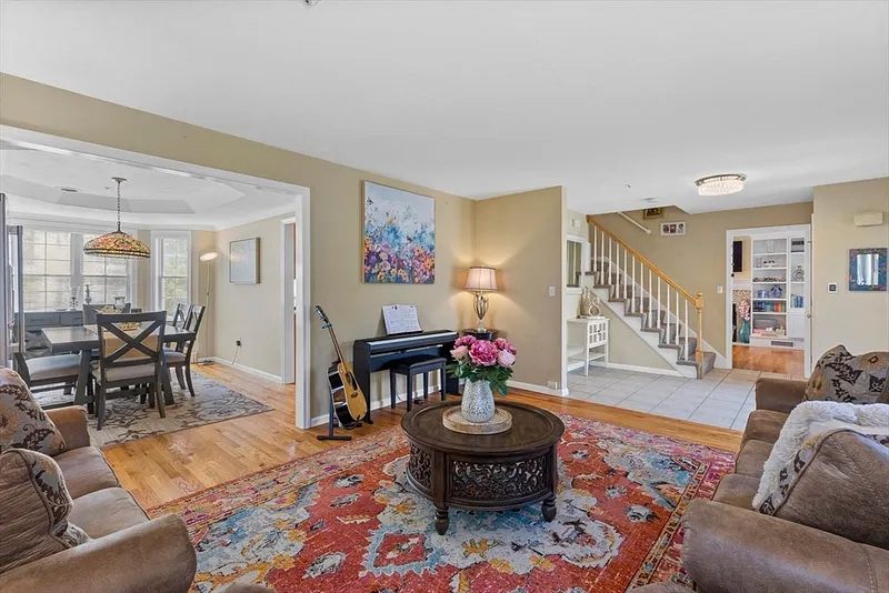 5 Donovan Dr Photo 3