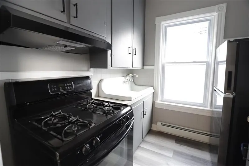 686 Broadway  #2R Photo 5
