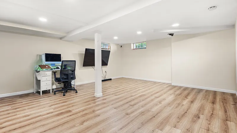 45 Kensington Ave Photo 17