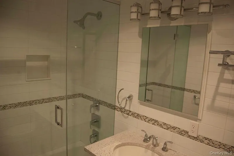 114 Greenpoint Avenue Photo 9