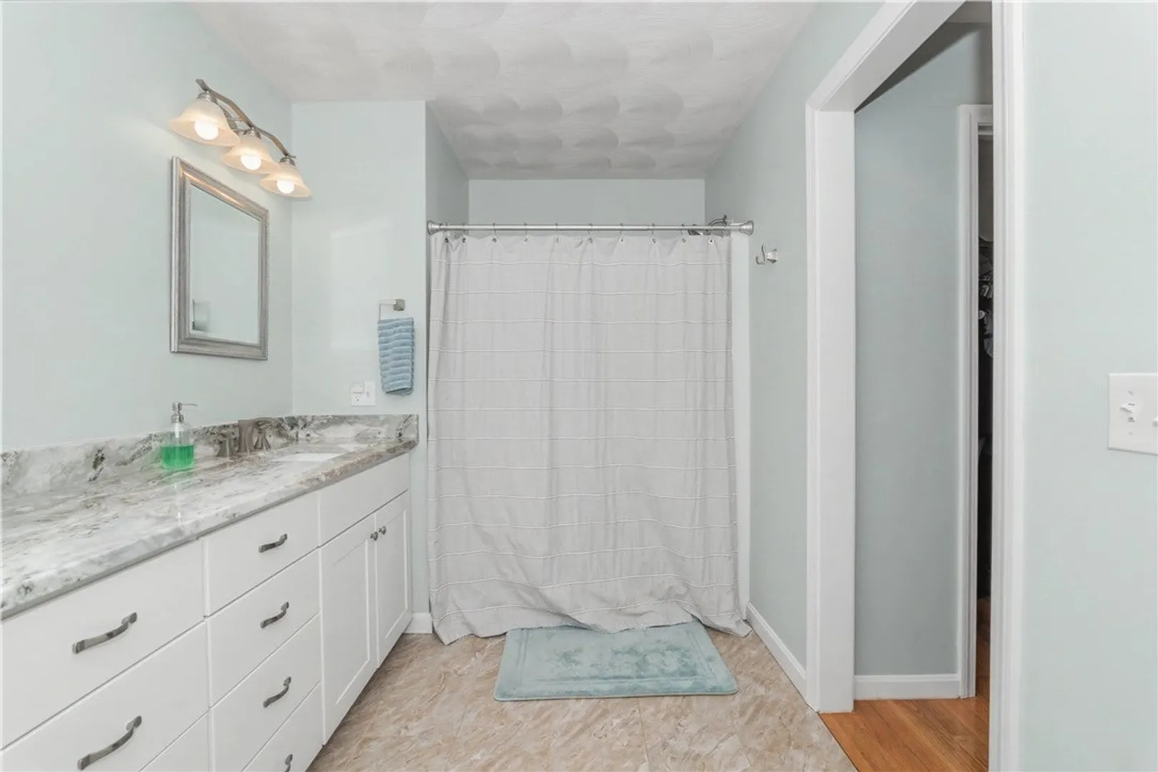 100 Franklin Road Photo 33