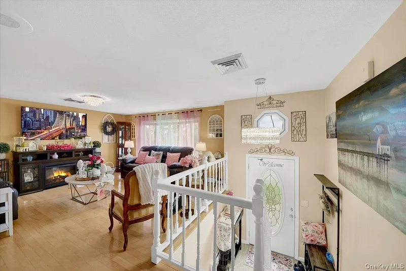 5 Rowell Lane Photo 4