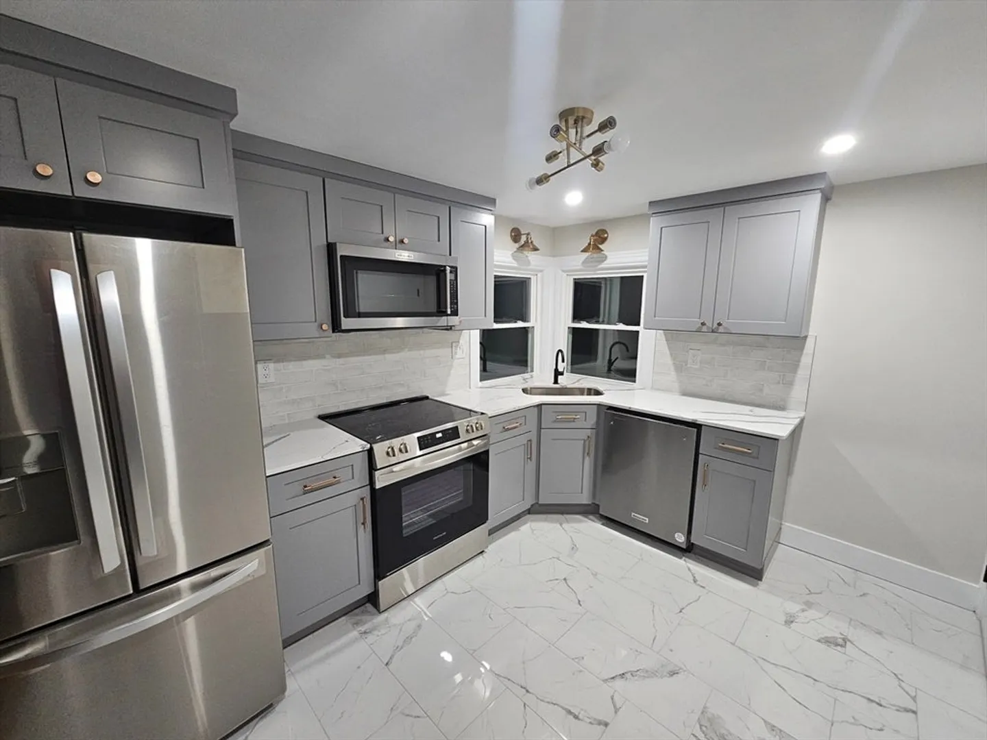 850 Terry Ln Photo 2