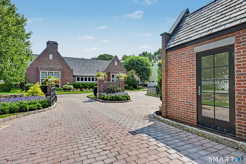 77 Havemeyer Lane  #410 Photo 34