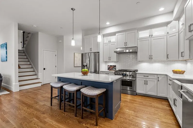 88 Crescent St  #2 Photo 6