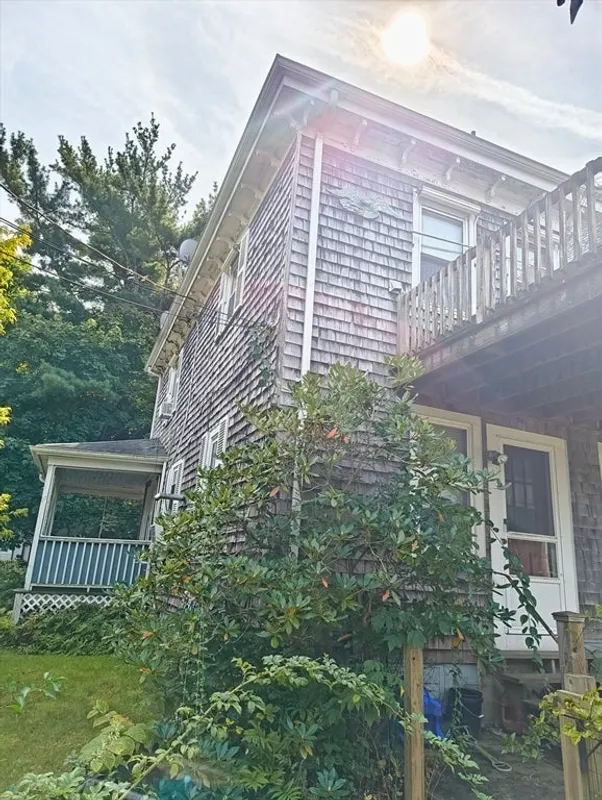 140 Main St Photo 3