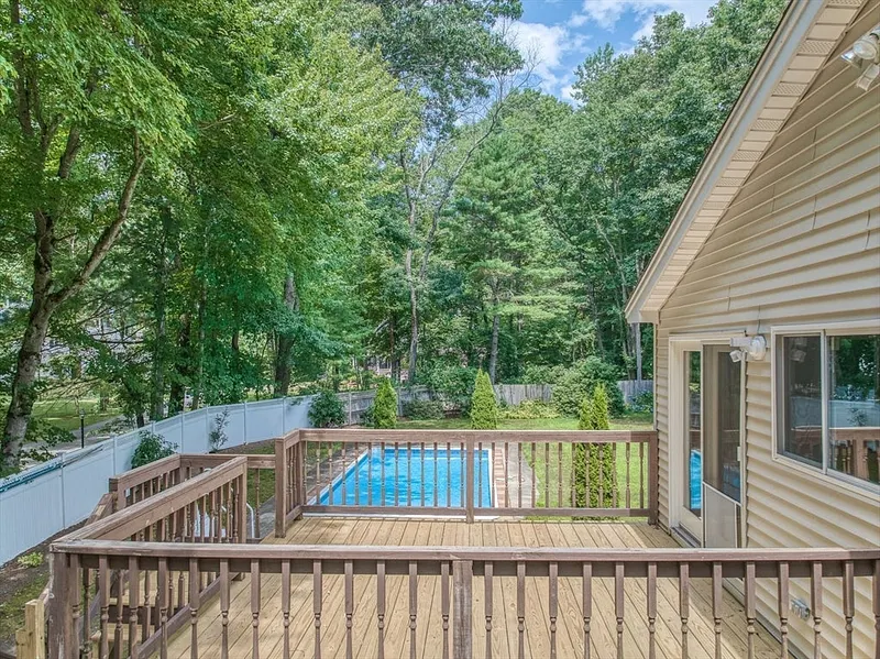 680 East Street Photo 3
