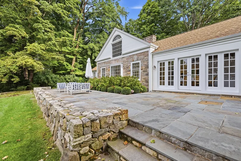 467 Nod Hill Road Photo 3