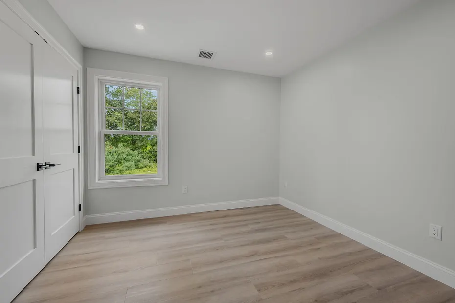 2 Farm Meadow Road Photo 24