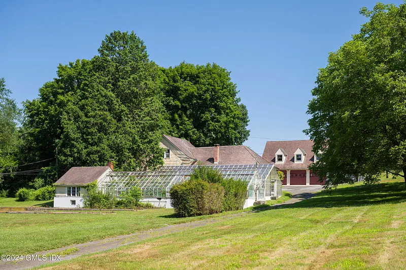 10 Cliffdale Road Photo 33