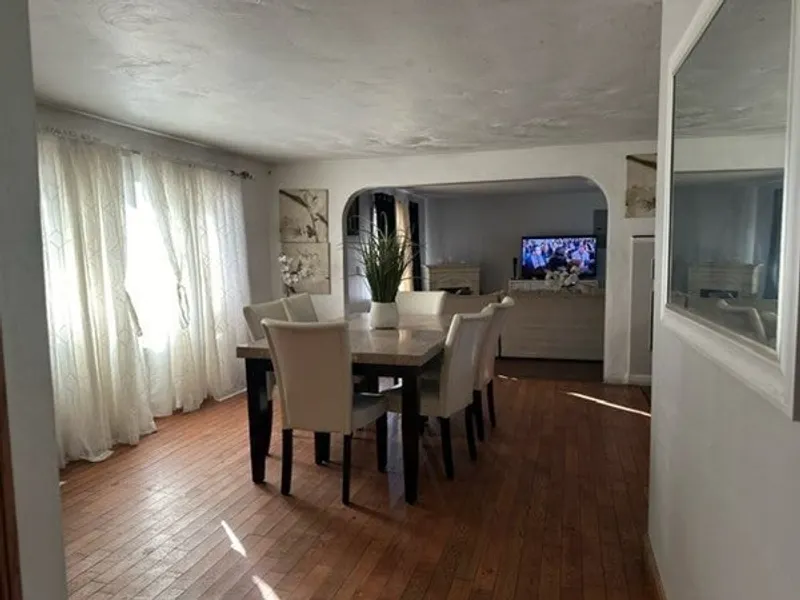 62 Royal Rd Photo 5