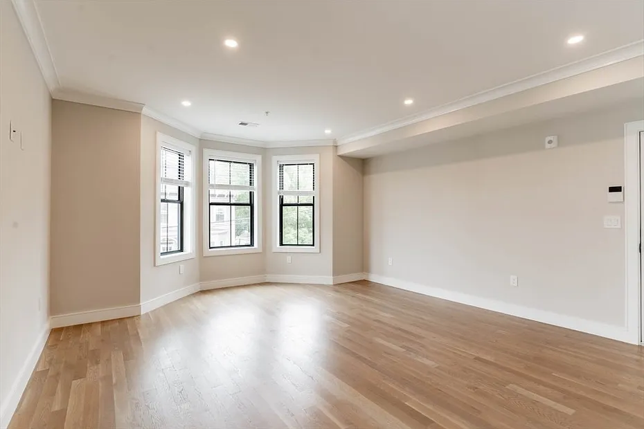 279 Lamartine St. #2 Photo 4