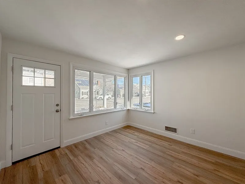 31 Millard Ave Photo 6
