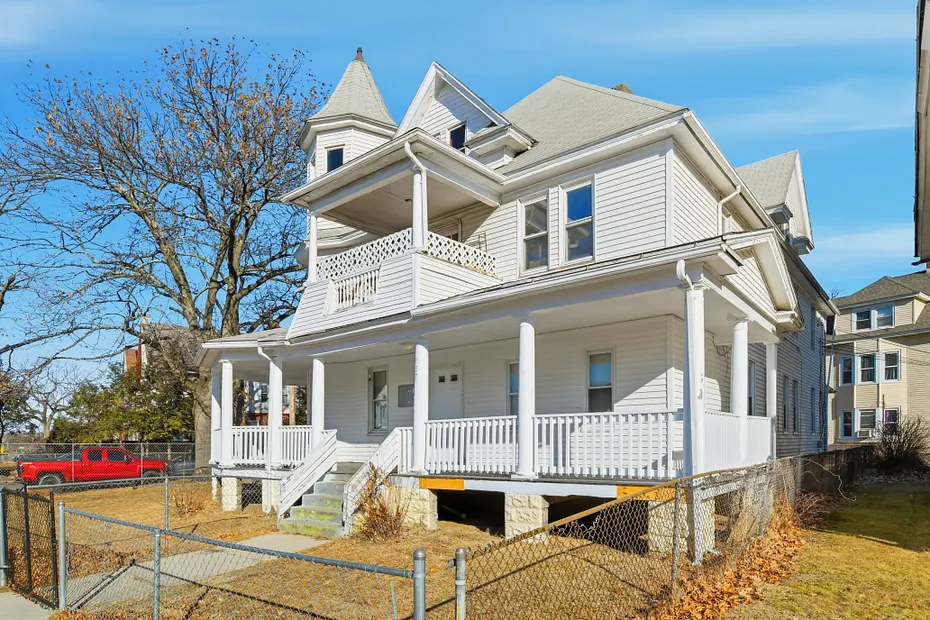 127 Dickinson Street Photo 3