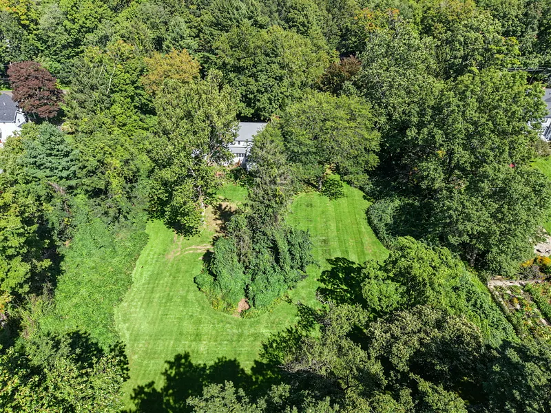 1951 Burr Street Photo 36