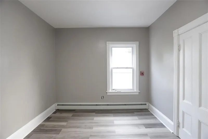 686 Broadway  #2R Photo 7