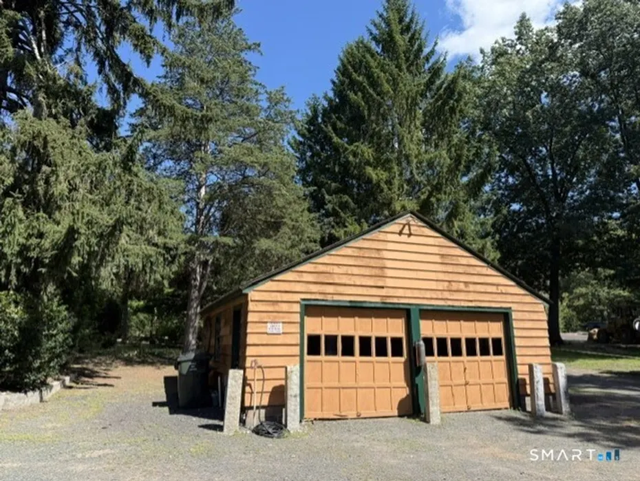 2 Quarry Road Photo 38