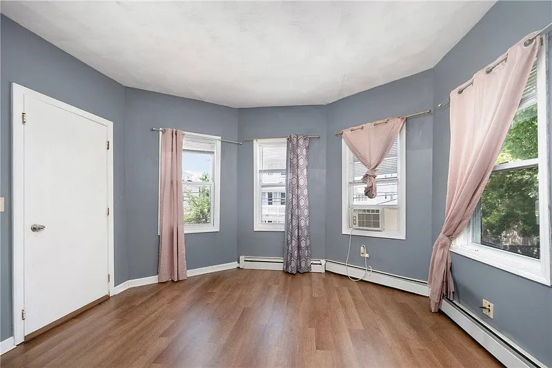 346 Douglas Avenue Photo 5