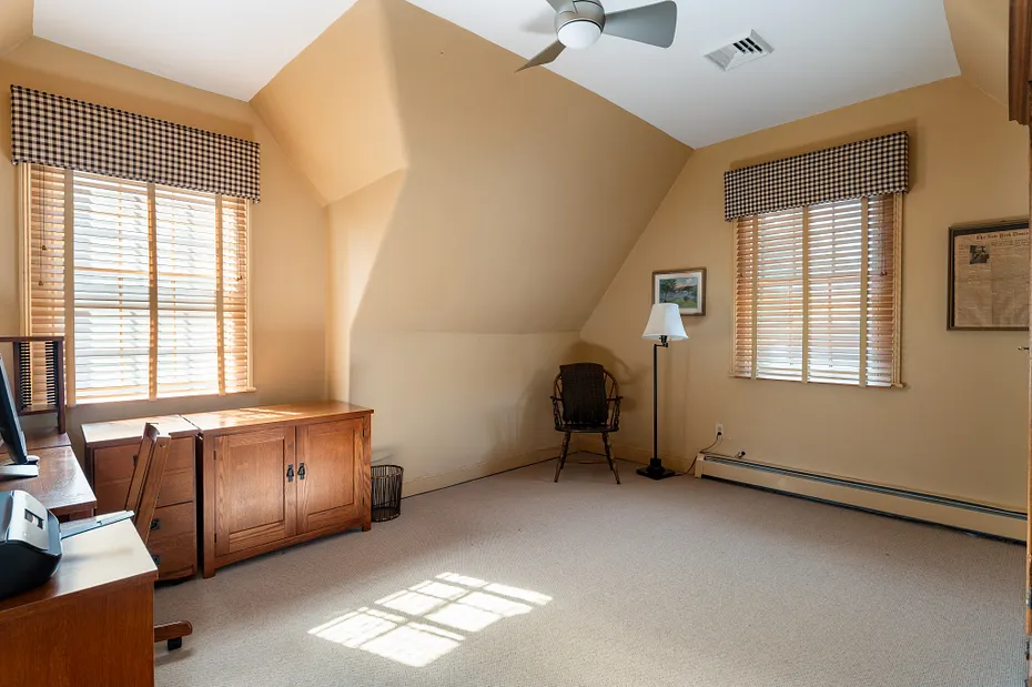 560 Grand Avenue Photo 32