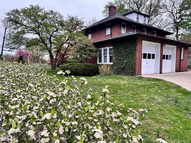 219 White Plains Road Photo 21