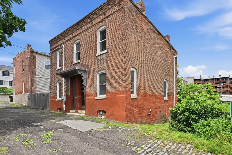 116-118 West St Photo 1