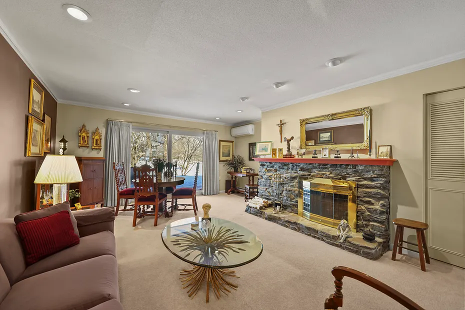 60 Churchill Crest Photo 7