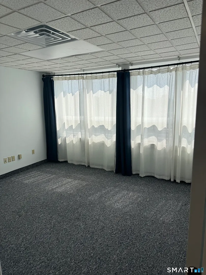455 Boston Post Road Photo 10
