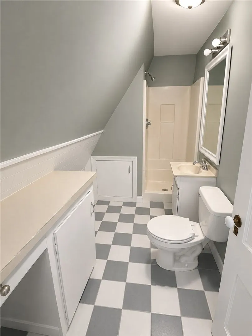 390 Broadway Avenue Photo 7