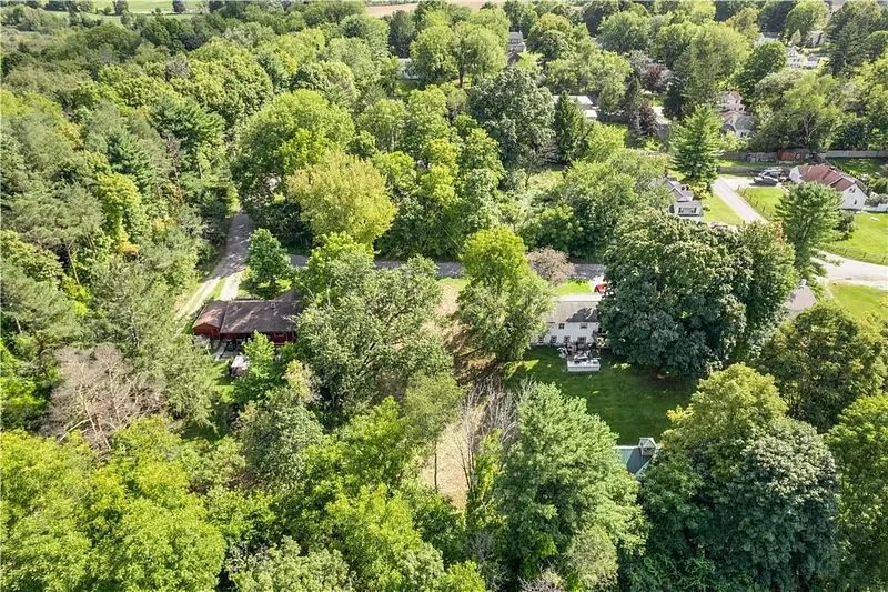 80 Midway Avenue Photo 4