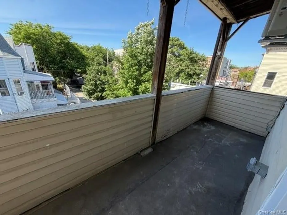 667 Morris Park Avenue Photo 4