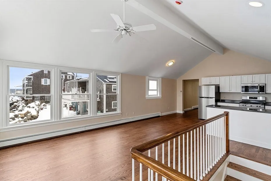 52 Bearskin Neck Photo 16