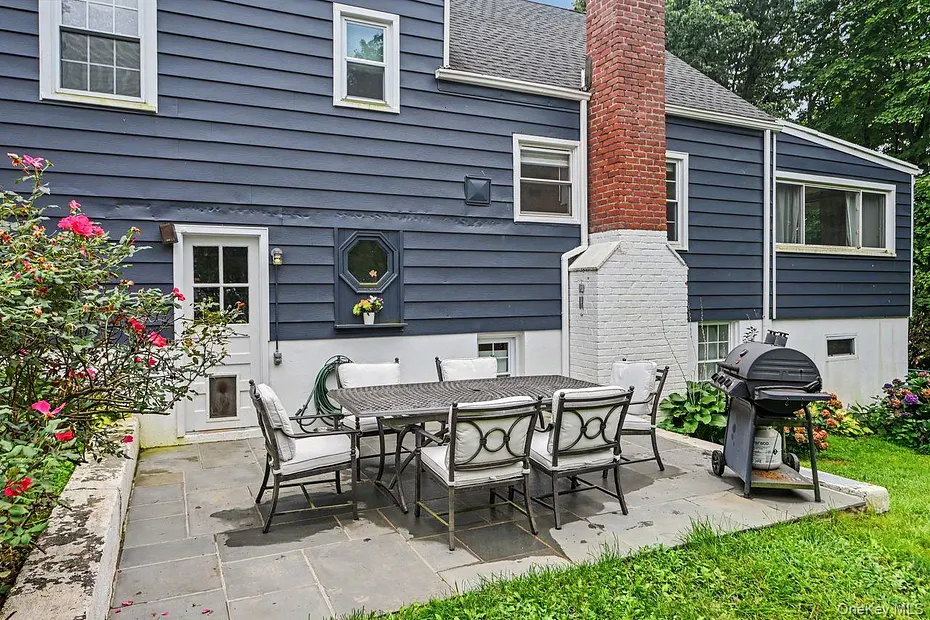 2 Edward Street Photo 25