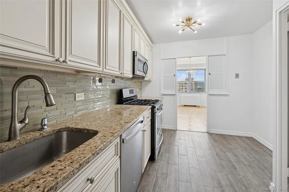 2500 Johnson Avenue  #15N Photo 8