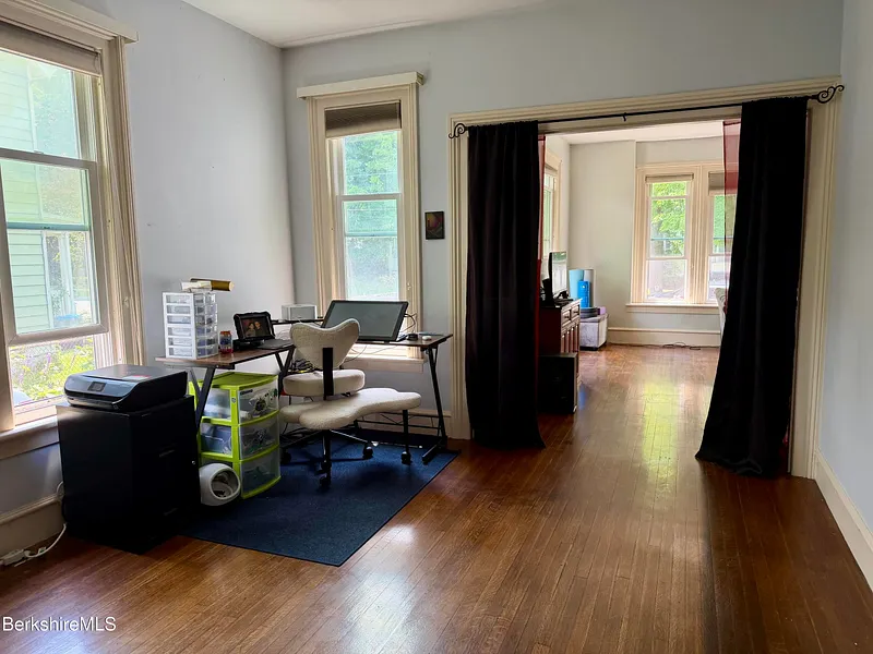 50 Buel St Photo 10