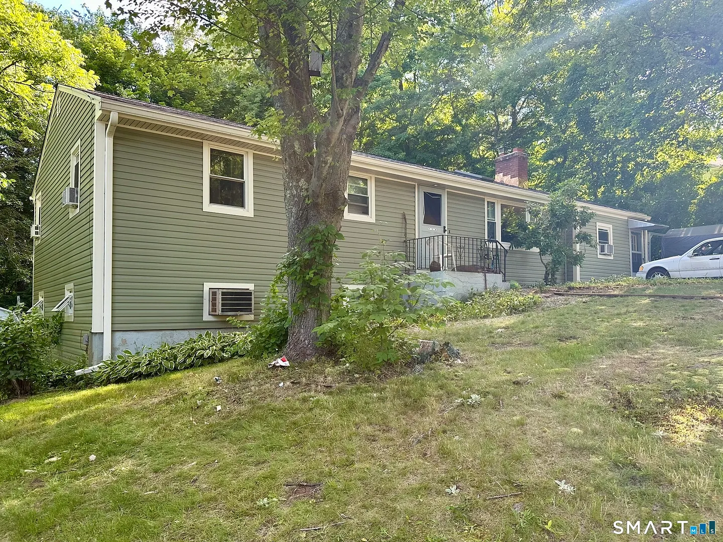 670 Benham Street Photo 2