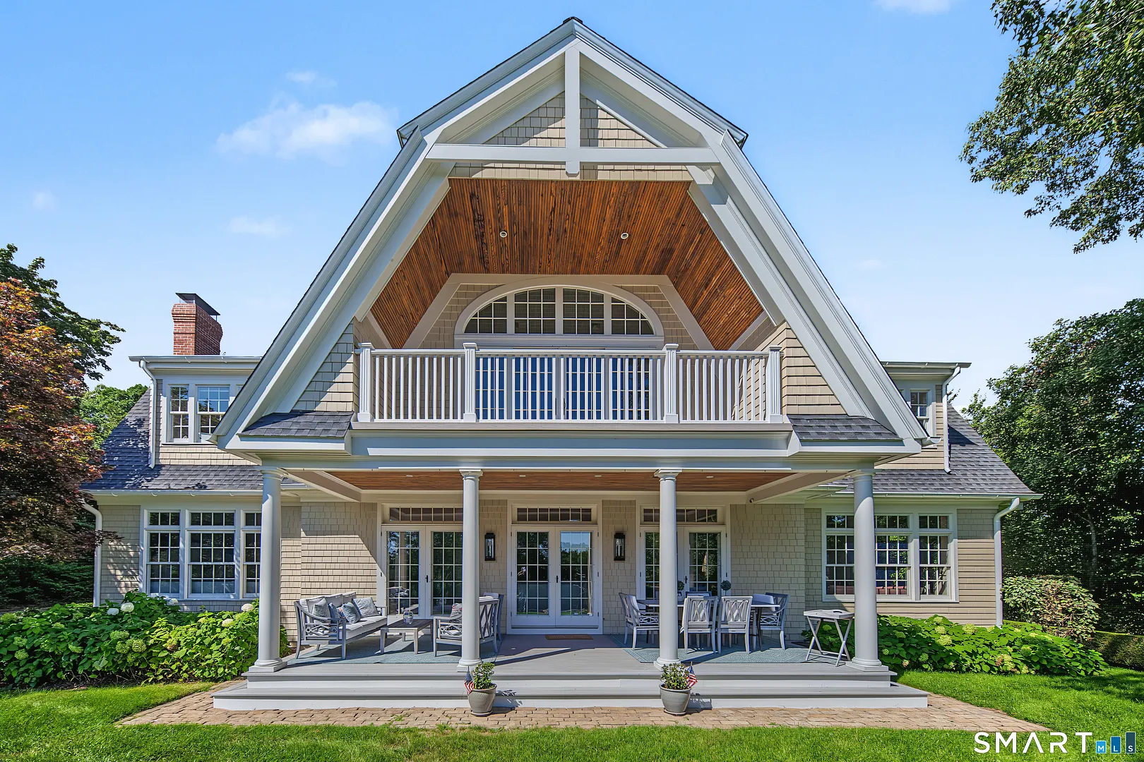 373 Boston Post Road Photo 3