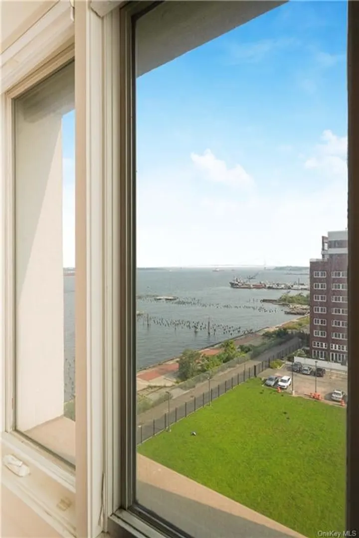 90 Bay Street Landing  #7D Photo 14