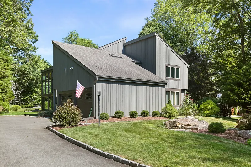 6 Janson Drive Photo 1