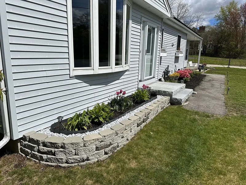 301 Concord Street Photo 5