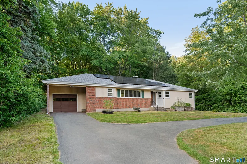 24 East Wintonbury Avenue Photo 3