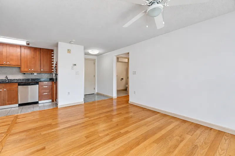 184 Pequot Avenue  #305 Photo 6