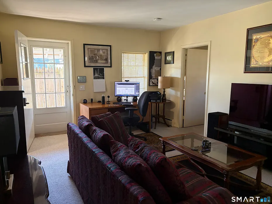119 Kings Highway North Photo 8