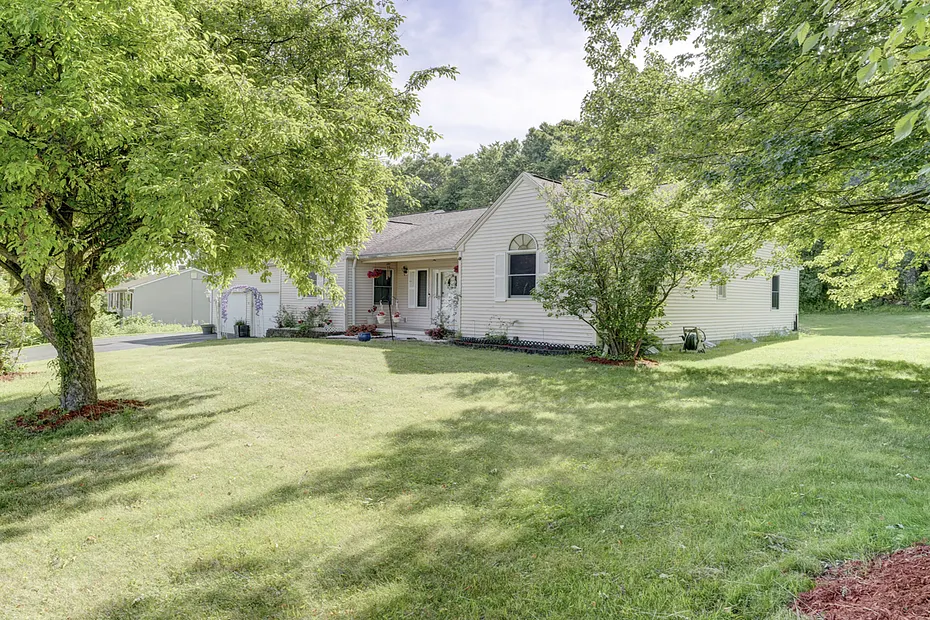300 Hilltop Road Photo 2