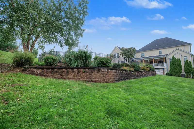 9 Pierpont Court Photo 35