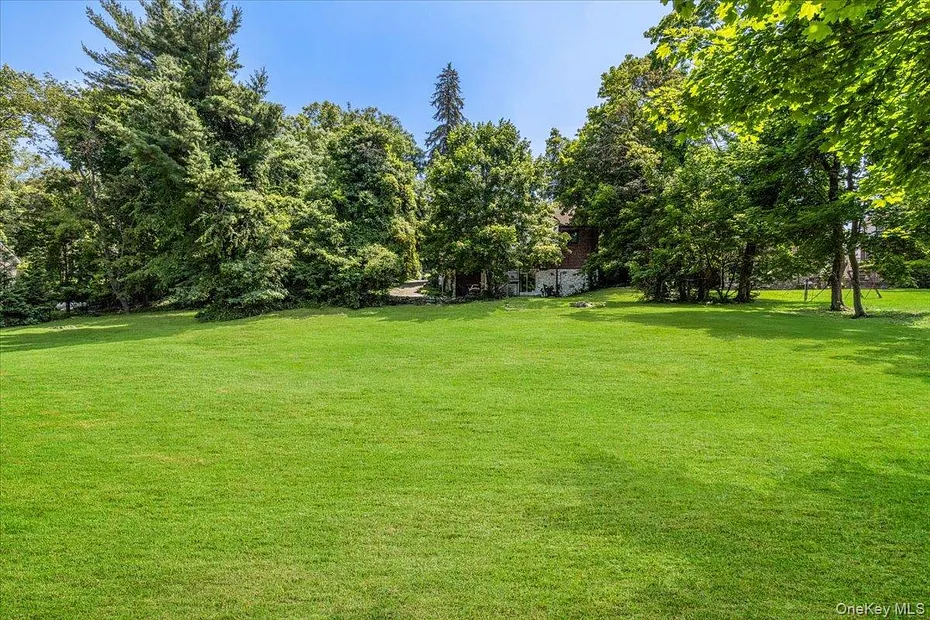 38 Fenimore Drive Photo 6