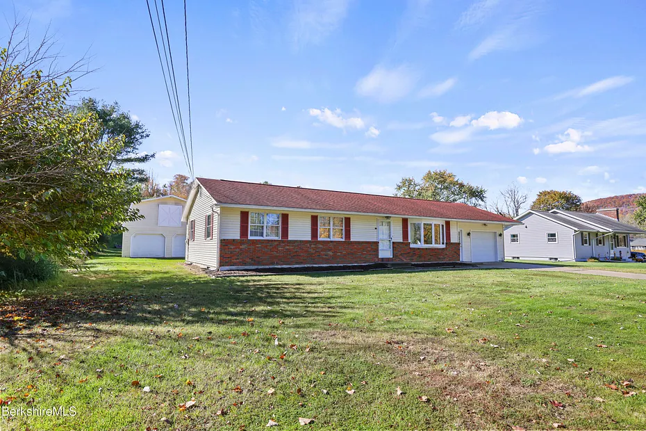 64 Devonshire Dr Photo 4